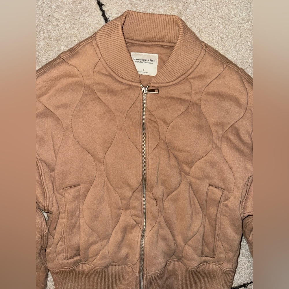 ABERCROMBIE & FITCH Onion Quilted Bomber - Picture 2 of 4